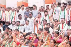Aspiring individuals in Hyderabad vie for Rahul’s attention