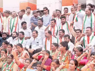 Aspiring individuals in Hyderabad vie for Rahul’s attention