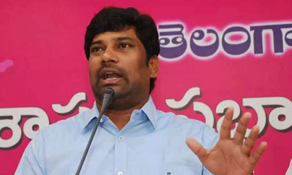 Balka Suman Criticizes Vivek Amidst IT Raids