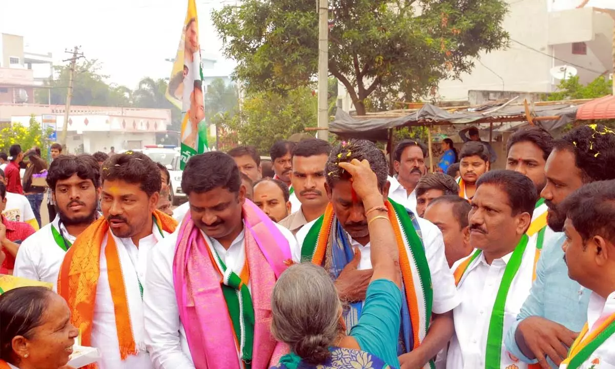 Congress candidate from Rajendernagar receives positive response during campaign in Shamshabad
