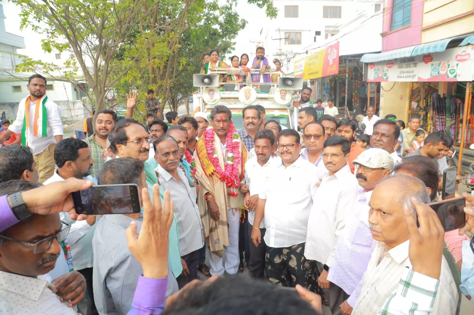 Congress candidate from Rajendranagar campaigns in YSR colony located in Manikonda