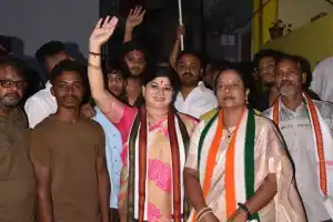 Congress candidate in Goshamahal conducts door-to-door campaign