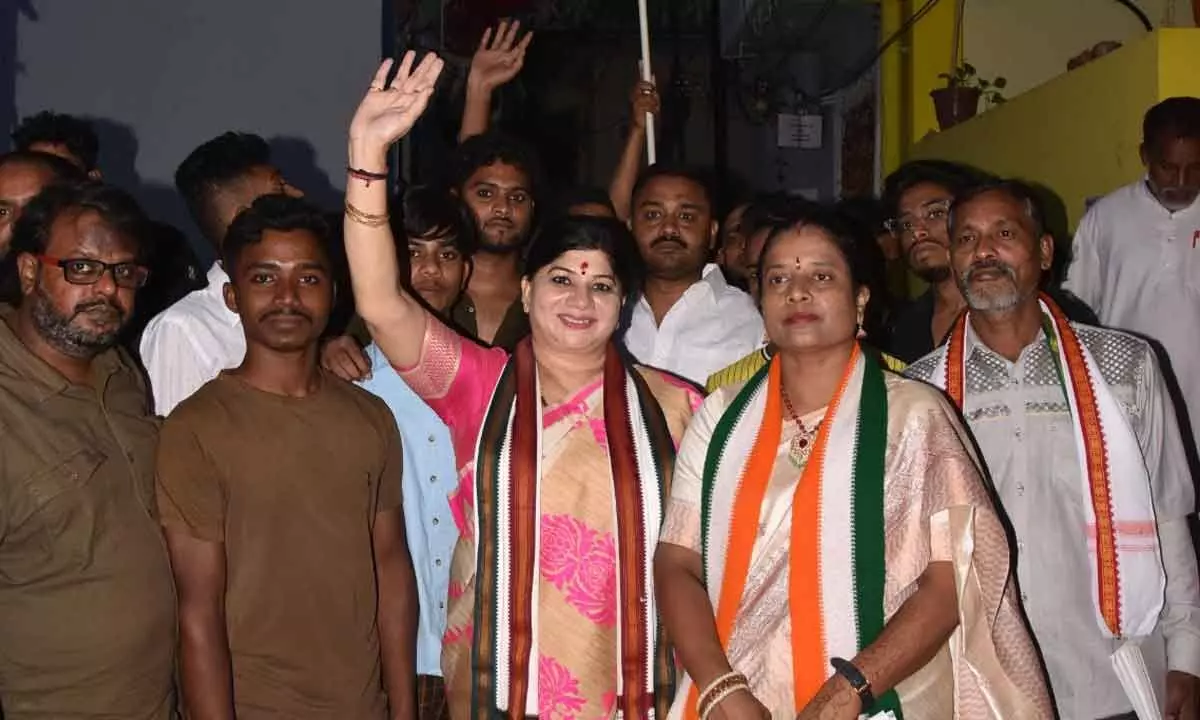 Congress candidate in Goshamahal conducts door-to-door campaign