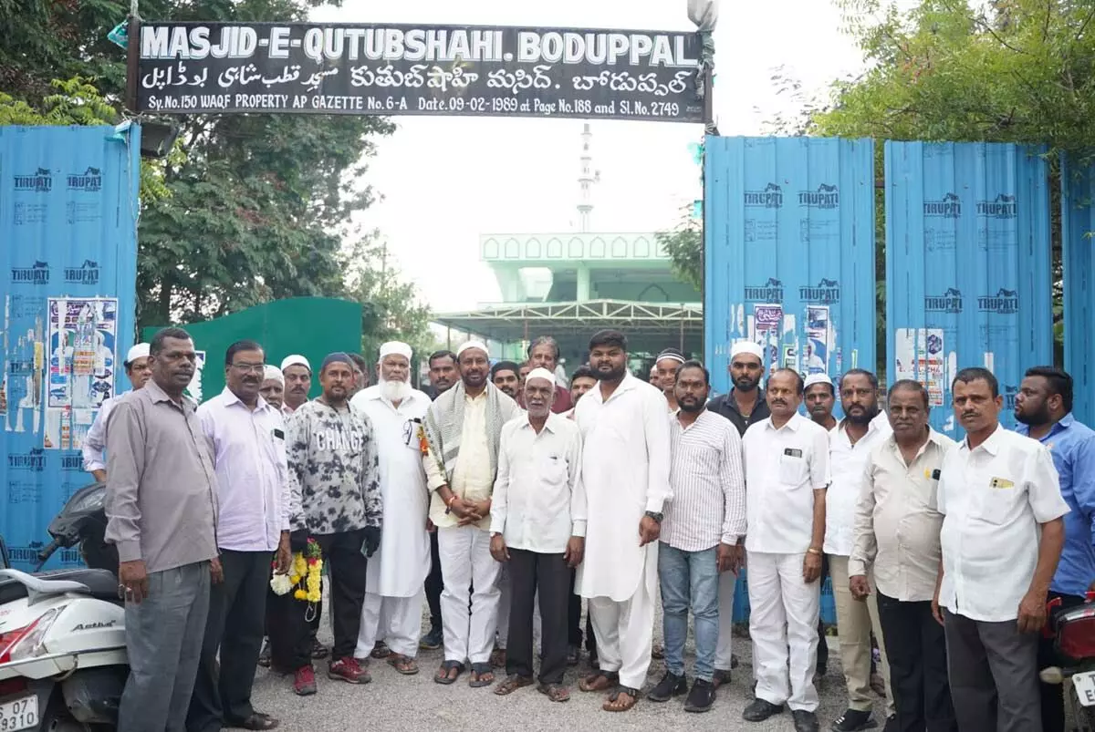 Congress candidate Vajresh Yadav pays respects at Boduppal Masjid in Medchal