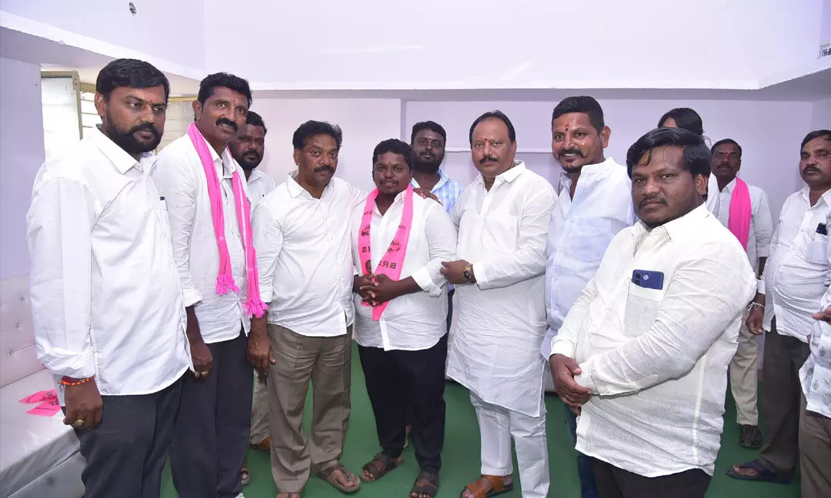 Congress leaders unite with BRS in Bhuvanagiri