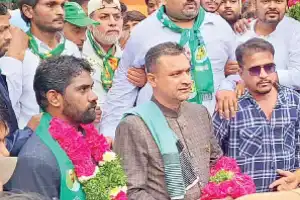 Contestants listen to grievances of Jubilee Hills voters in Hyderabad