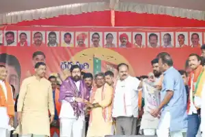Eknath Shinde accuses TRS and Congress of changing names but not their tactics