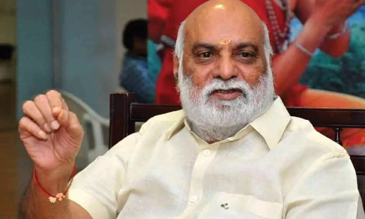 Film director Raghavendra Rao receives notice from High Court