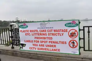 GHMC erects eight signs on Tank Bund prohibiting cake cutting