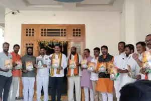 Ibrahimpatnam witnesses unveiling of BJP’s door-to-door booklet.