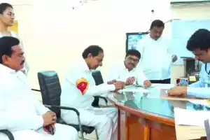 KCR submits nomination for Kamareddy constituency