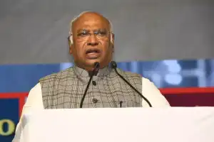 Kharge suggests KCR limits himself to farm house