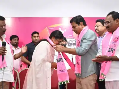 KTR expresses warm welcome to Palvai Sravanthi joining BRS, urges defeat of Rajagopal Reddy