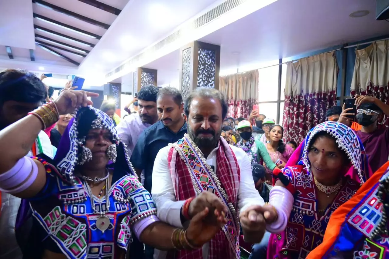 Madhu Yashki attends Girijana Athmeeya Sammelanam, pledges support