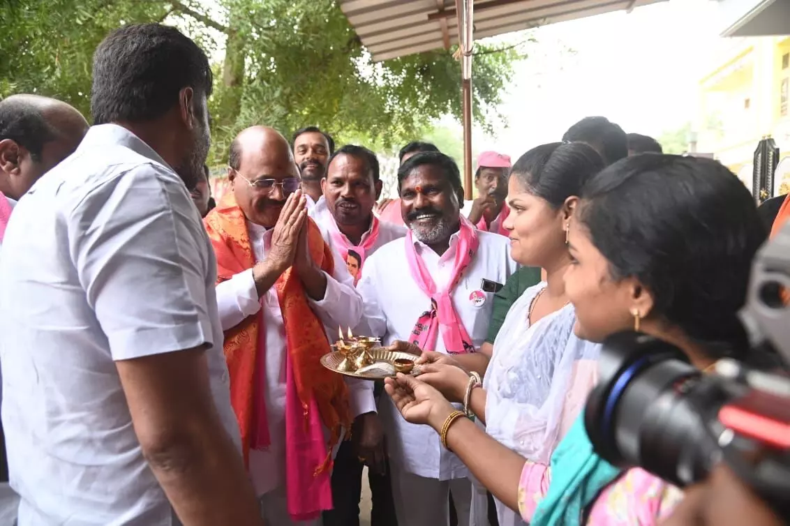 Manchireddy Kishan Reddy, BRS candidate from Ibrahimpatnam, organizes roadshow in Anajpur
