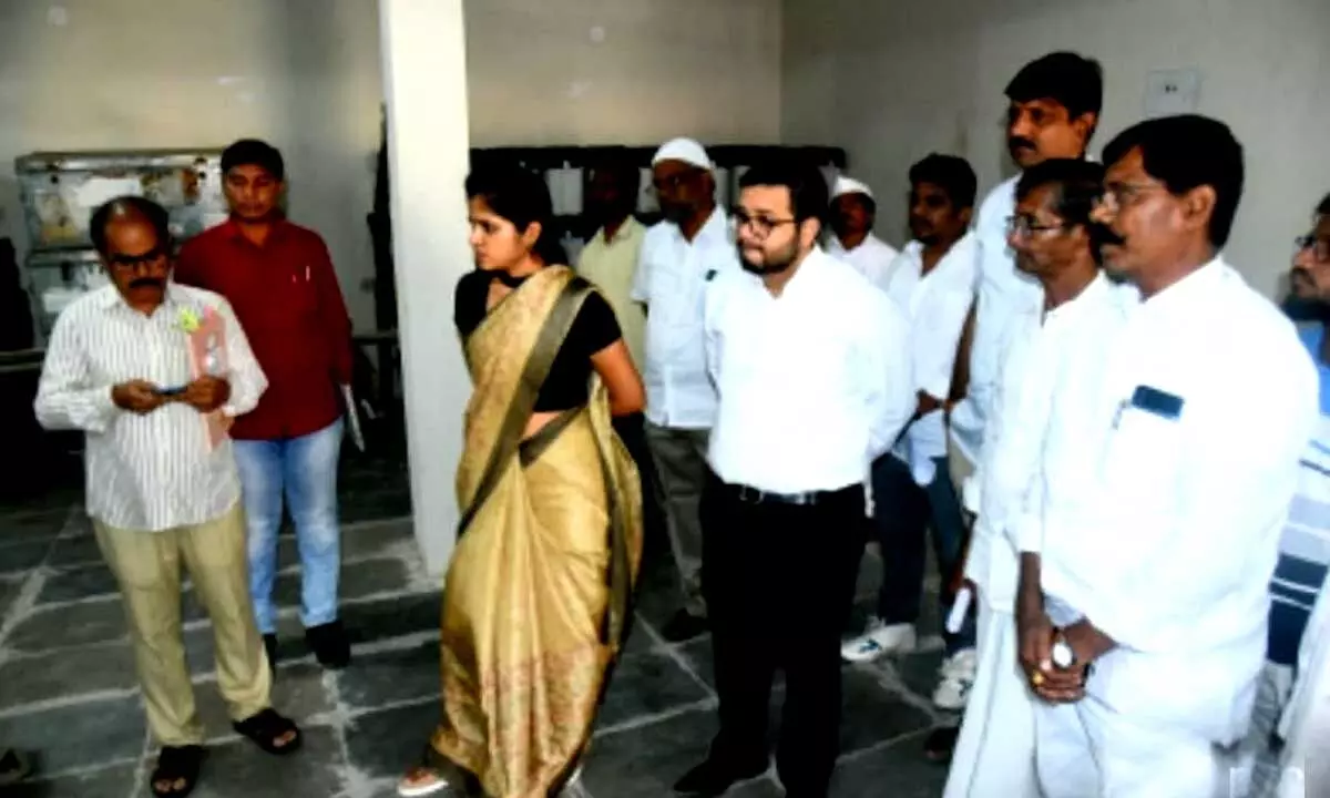 Media briefed by Gadwal District Collector on randomisation of Ballot Units