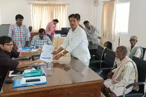 Mulugu MLA nomination filed by BRS rebel candidate