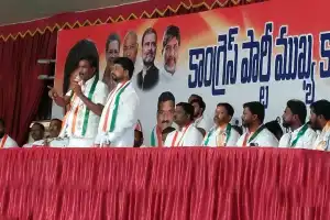 Party leaders in Rajendranagar meet with Congress candidate Kasturi Narender