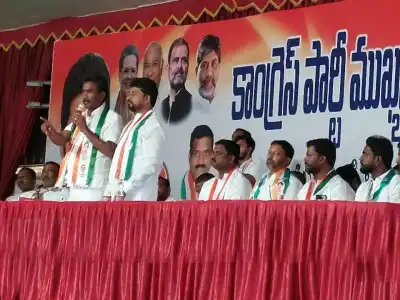 Party leaders in Rajendranagar meet with Congress candidate Kasturi Narender