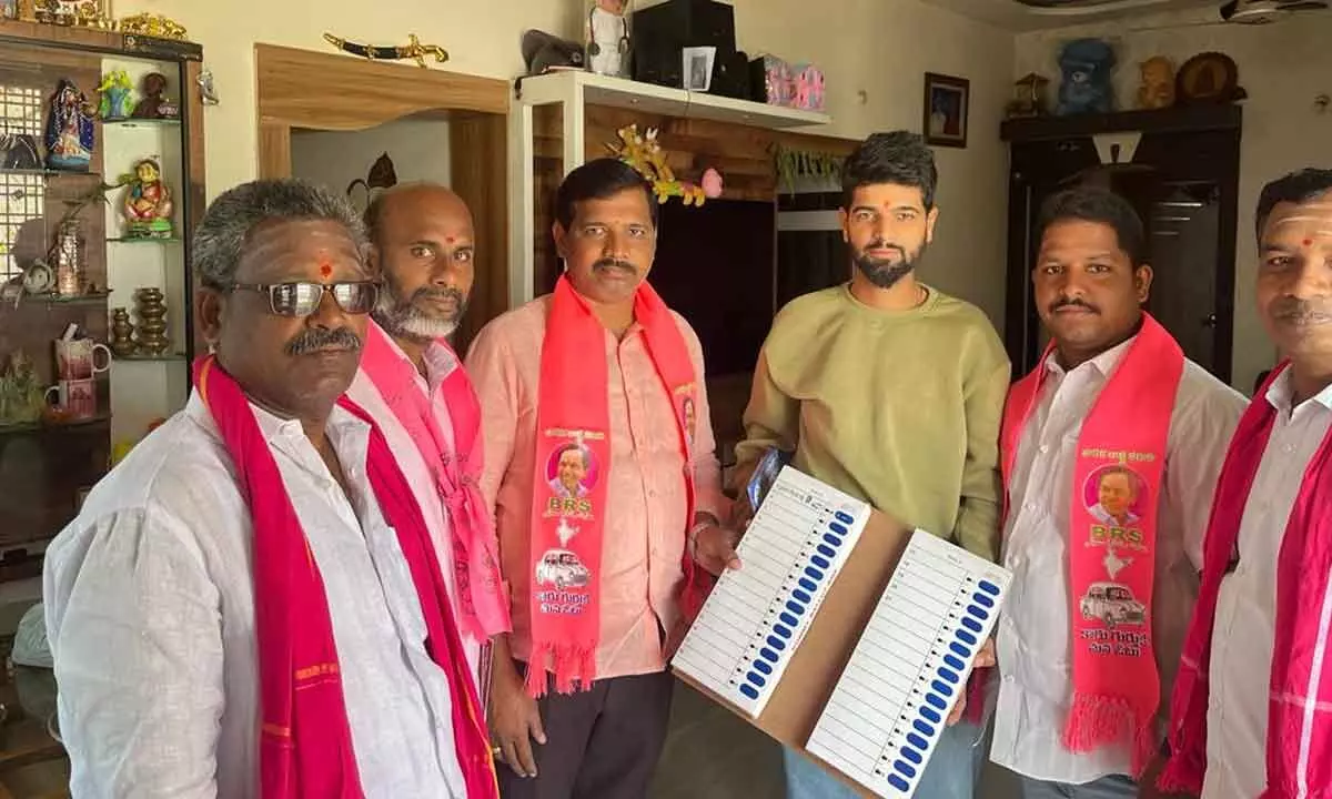 Pilot Rohit Reddy’s Campaign Gains Momentum with Tandur Municipal Councillor’s Door-to-Door Efforts