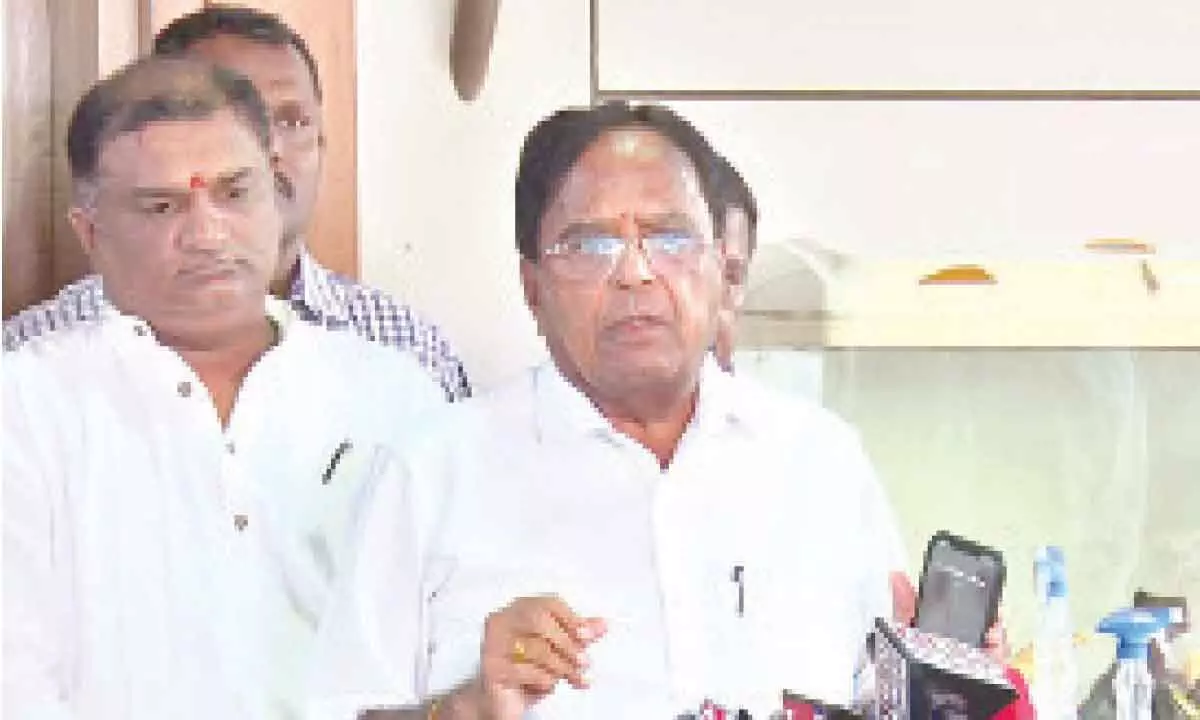 Ponnala questions BCs’ trust in “cheater” Congress