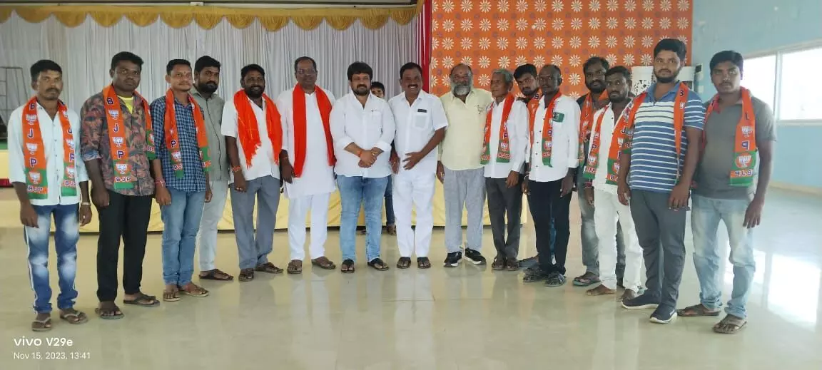 Prahalad, BJP candidate from Mulugu, emphasizes the need for a dual engine government to achieve development