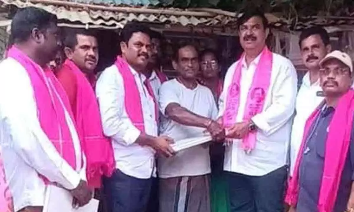 Puvvada Ajay Kumar receives praise from BRS BC leader Krishna in Khammam