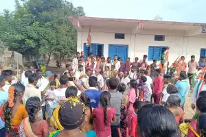 Seethakka, Congress candidate in Mulugu, urges removal of BRS government