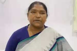 Seethakka queries Harish Rao on why she can’t become a minister