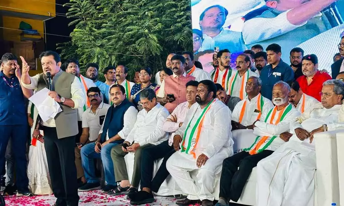 Siddaramaiah and Zameer Ahmed join forces for a campaign in Musheerabad