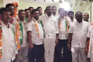 Thotakura Vajresh Yadav Holds Meeting with Party Leaders, Optimistic About Congress’ Success