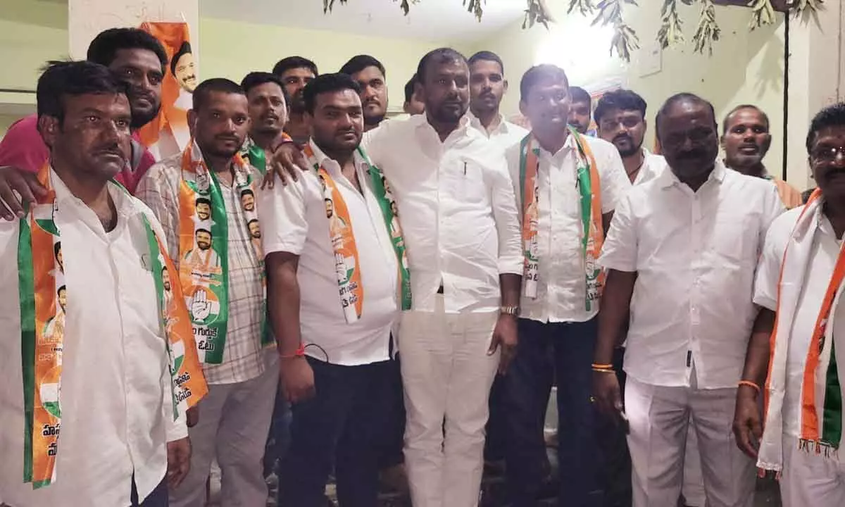 Thotakura Vajresh Yadav Holds Meeting with Party Leaders, Optimistic About Congress’ Success