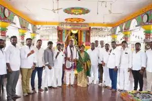 Vajresh Yadav, Thotakura, conducts Puja before filing nomination
