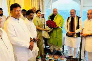 Vijaya Shanthi leaves BJP, joins Congress