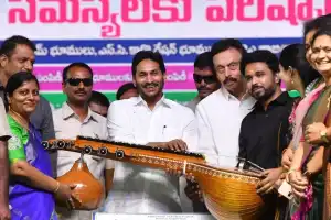 YS Jagan vows to form alliance with the people to overcome political opportunists