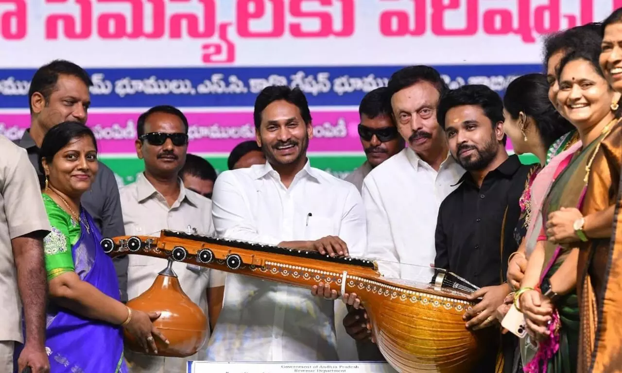 YS Jagan vows to form alliance with the people to overcome political opportunists