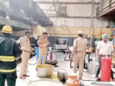 15 injured as massive fire erupts at Karachi Bakery baking facility in Hyderabad