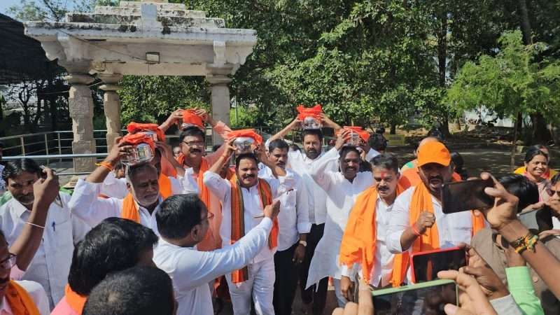 Shadnagar MLA Veerlapalli Shankar Leads Tribute to Lord Sri Ram in Jana Samparka Abhiyan Program