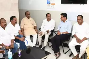 Actor Prakash Raj visits Yashoda hospital for a meeting with KCR