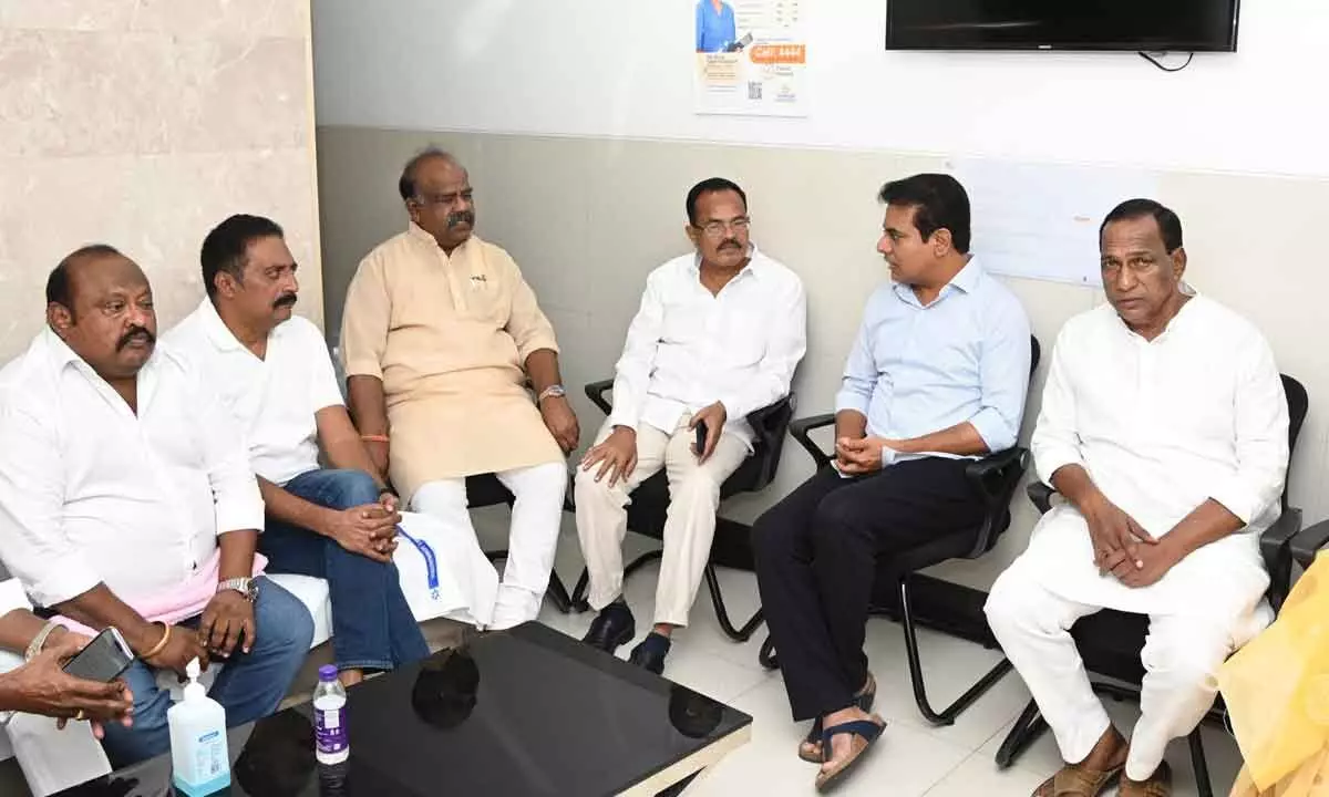 Actor Prakash Raj visits Yashoda hospital for a meeting with KCR