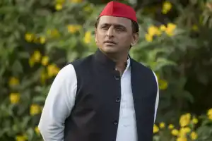 Akhilesh Yadav, Former UP CM, Expresses Concern for KCR’s Health and Prays for Swift Recovery