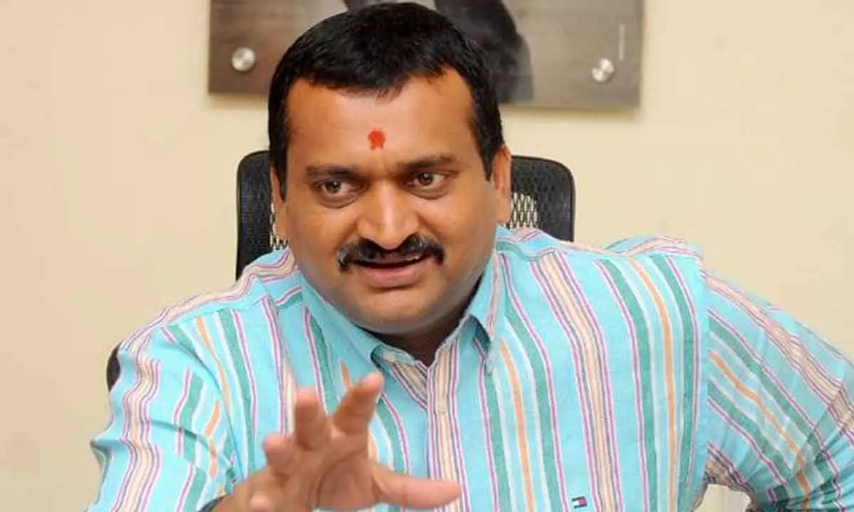 Bandla Ganesh criticizes Swedha Patram of BRS