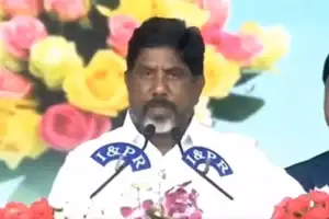 Bhatti honors YS Rajashekar Reddy’s portrait