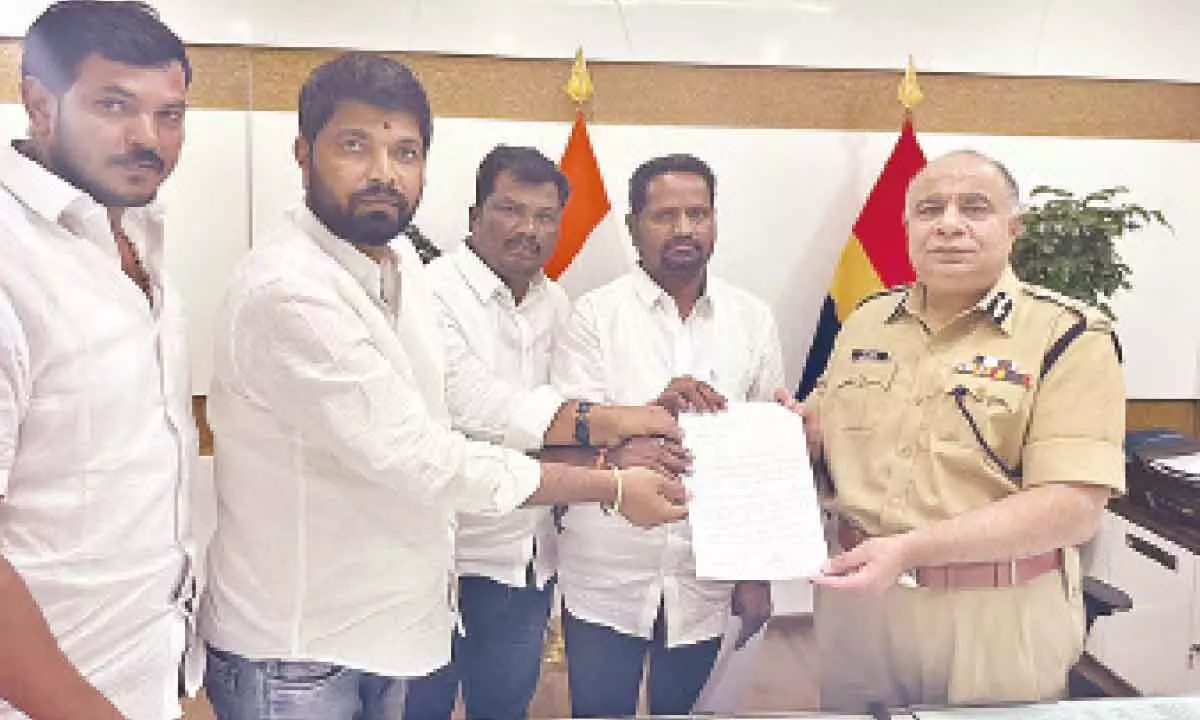 BRS Makes Efforts to Attract Congress Leaders Aiming for Ministries