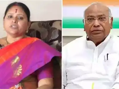 Chief of TS BJP Mahila Morcha Demands Resignation of Kharge
