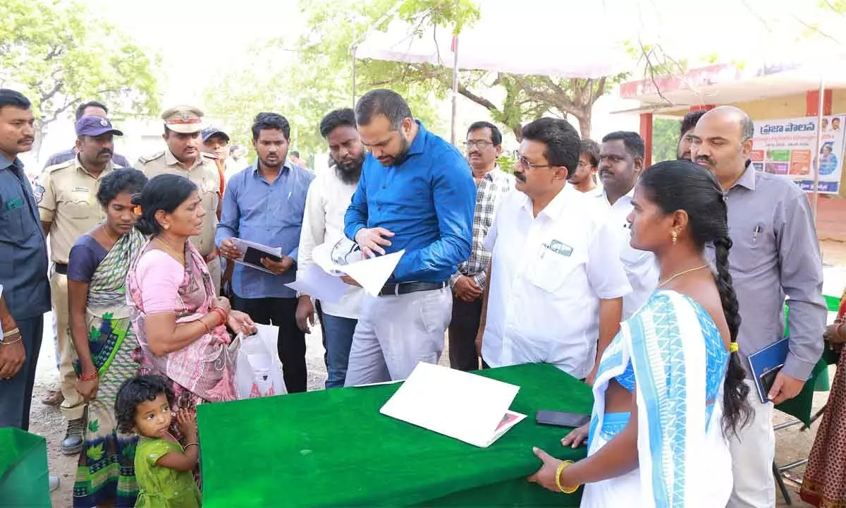 Collector RV Karnan provides detailed explanation of Praja Palana programme application process
