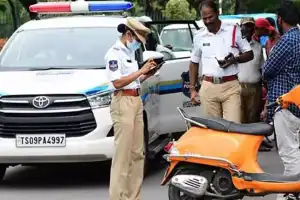 Commuters express frustration as traffic police demand immediate payment of challans