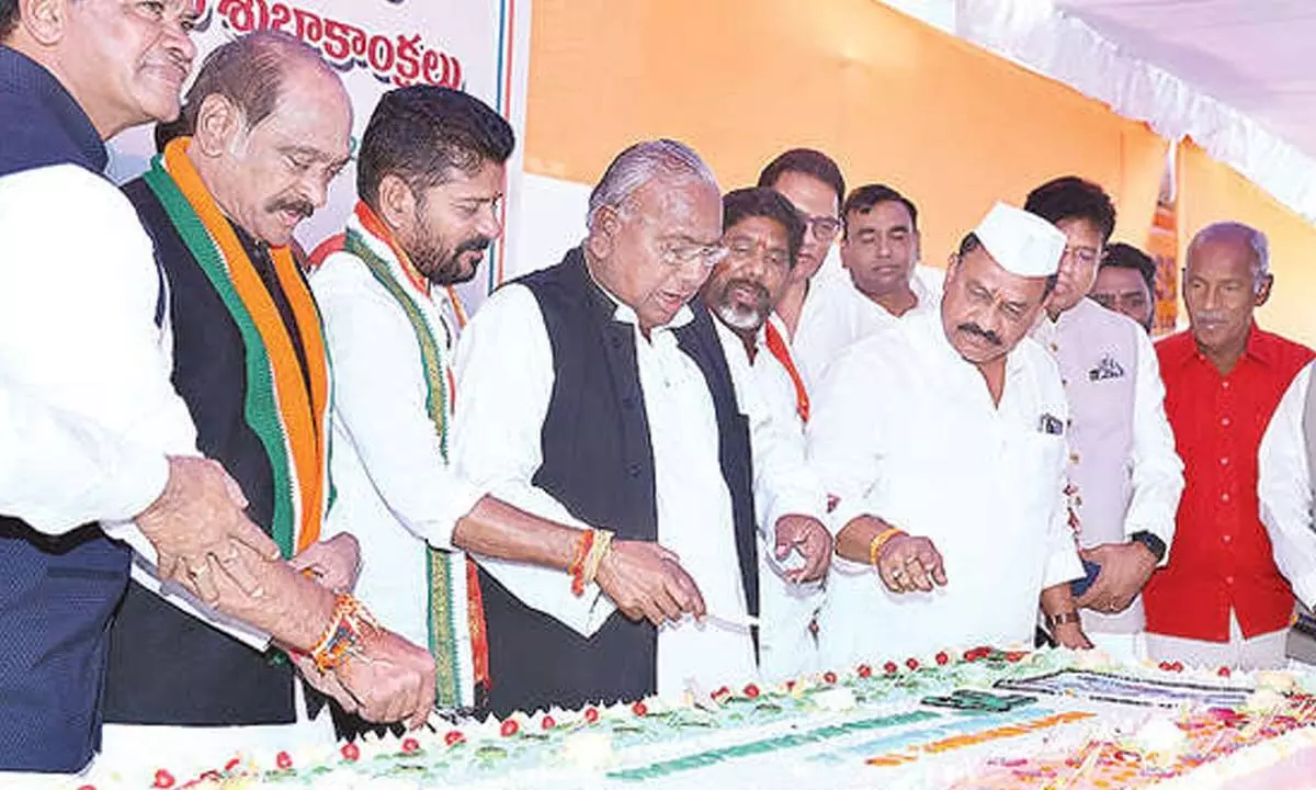 Congress leaders in Hyderabad celebrate Sonia Gandhi’s birthday
