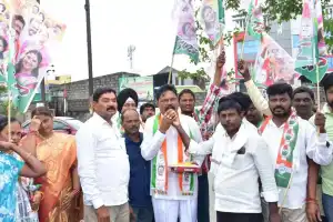 Congress Party members revel in celebrations
