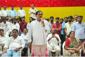 Errabelli offers words of encouragement to boost the morale of party members